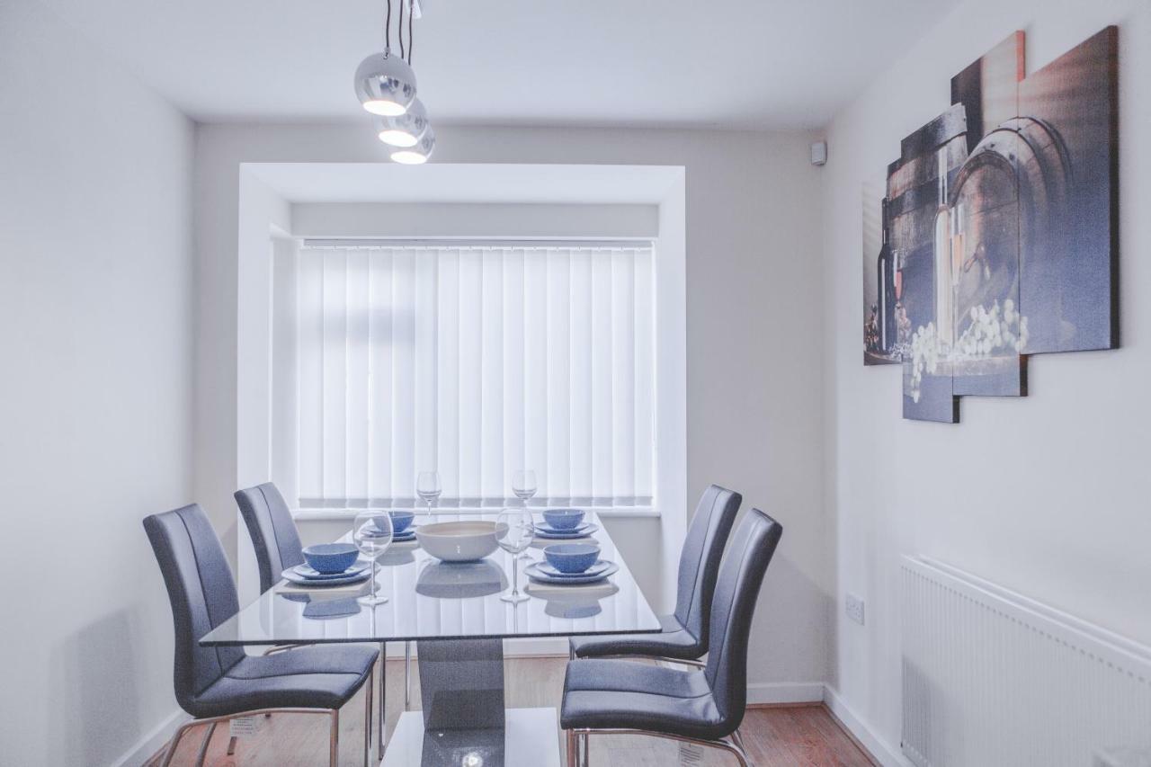 Salford Holiday Apartment Манчестер Экстерьер фото
